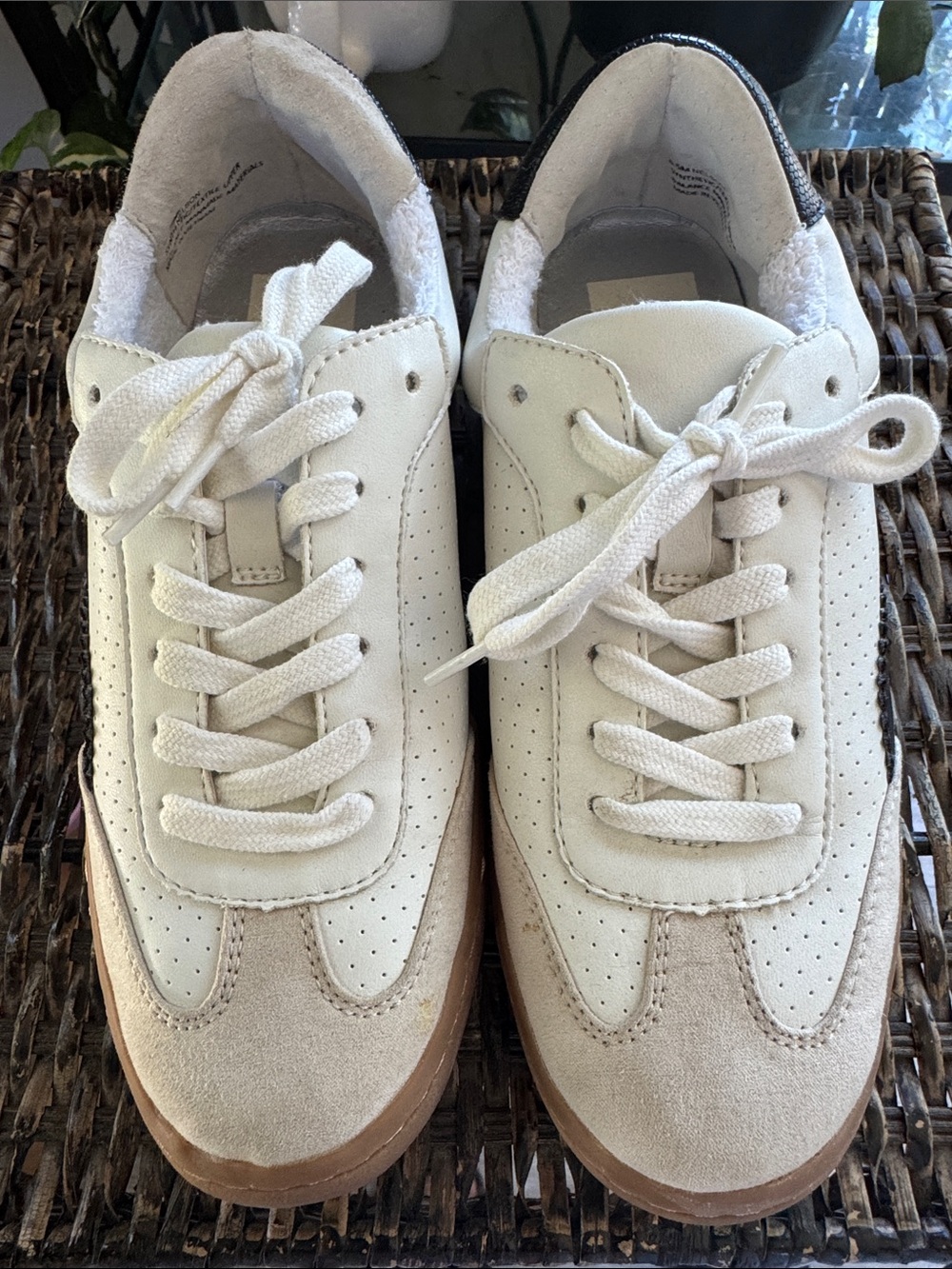 Dolce Vita Fashion Lace up Sneaker women’s Size 6.5